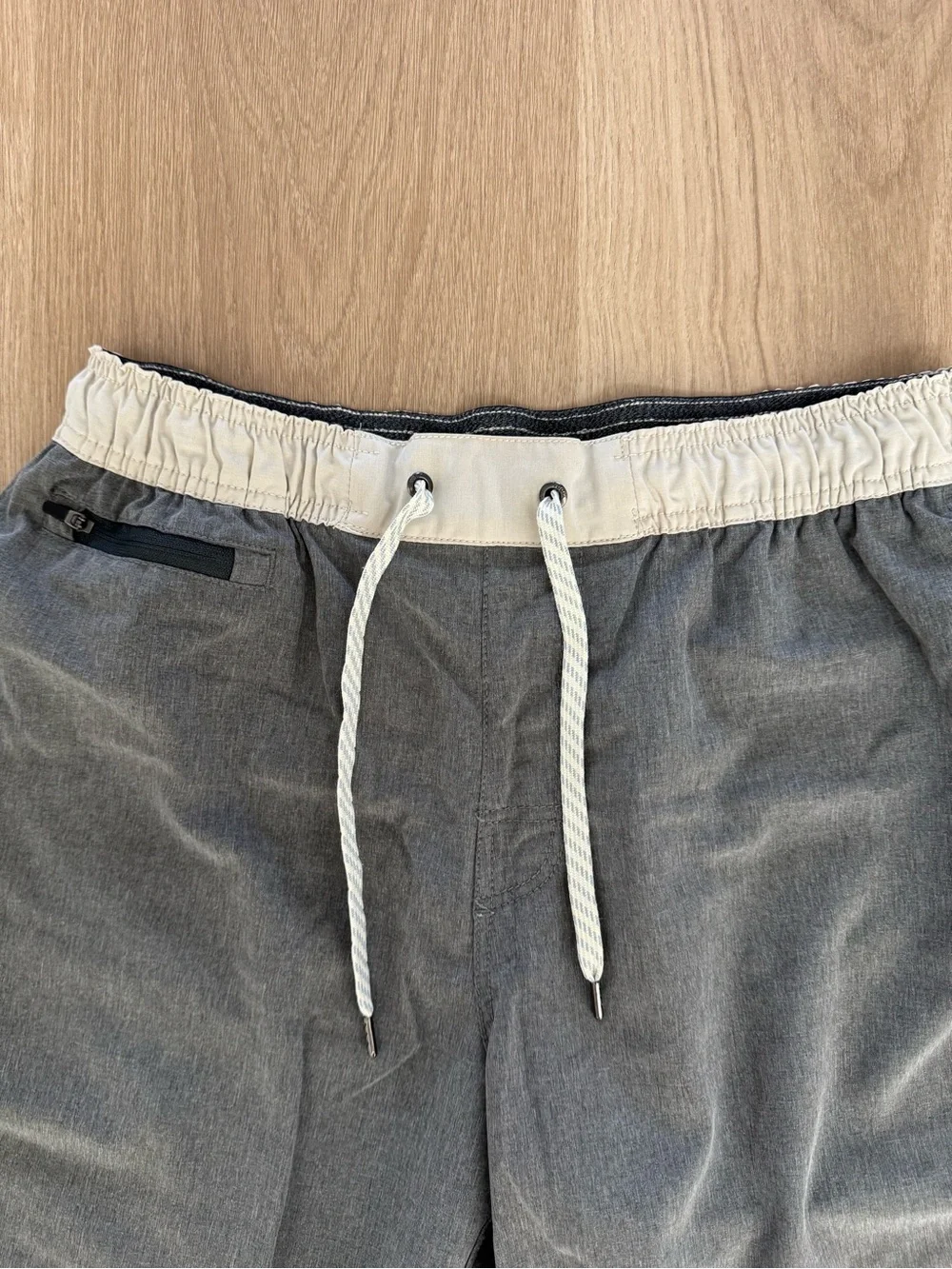 Vuori Banks Shorts Gray with Cream Trim